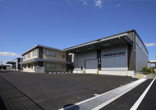 日興産業社屋・建築資材倉庫
